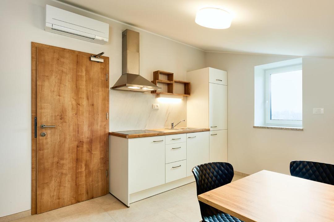 Posestvo Rouna - Winery And Apartments Vipava Luaran gambar