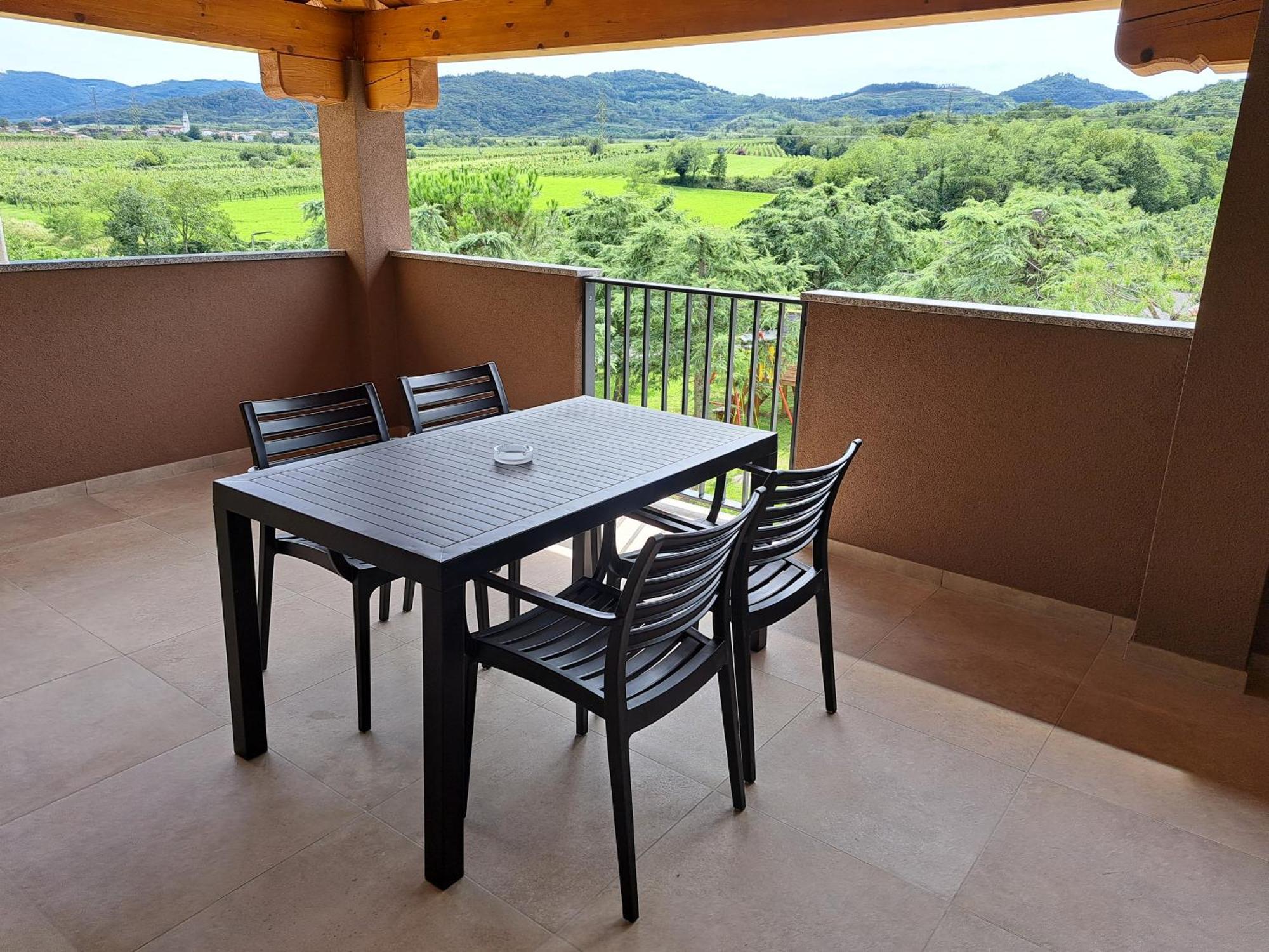 Posestvo Rouna - Winery And Apartments Vipava Luaran gambar