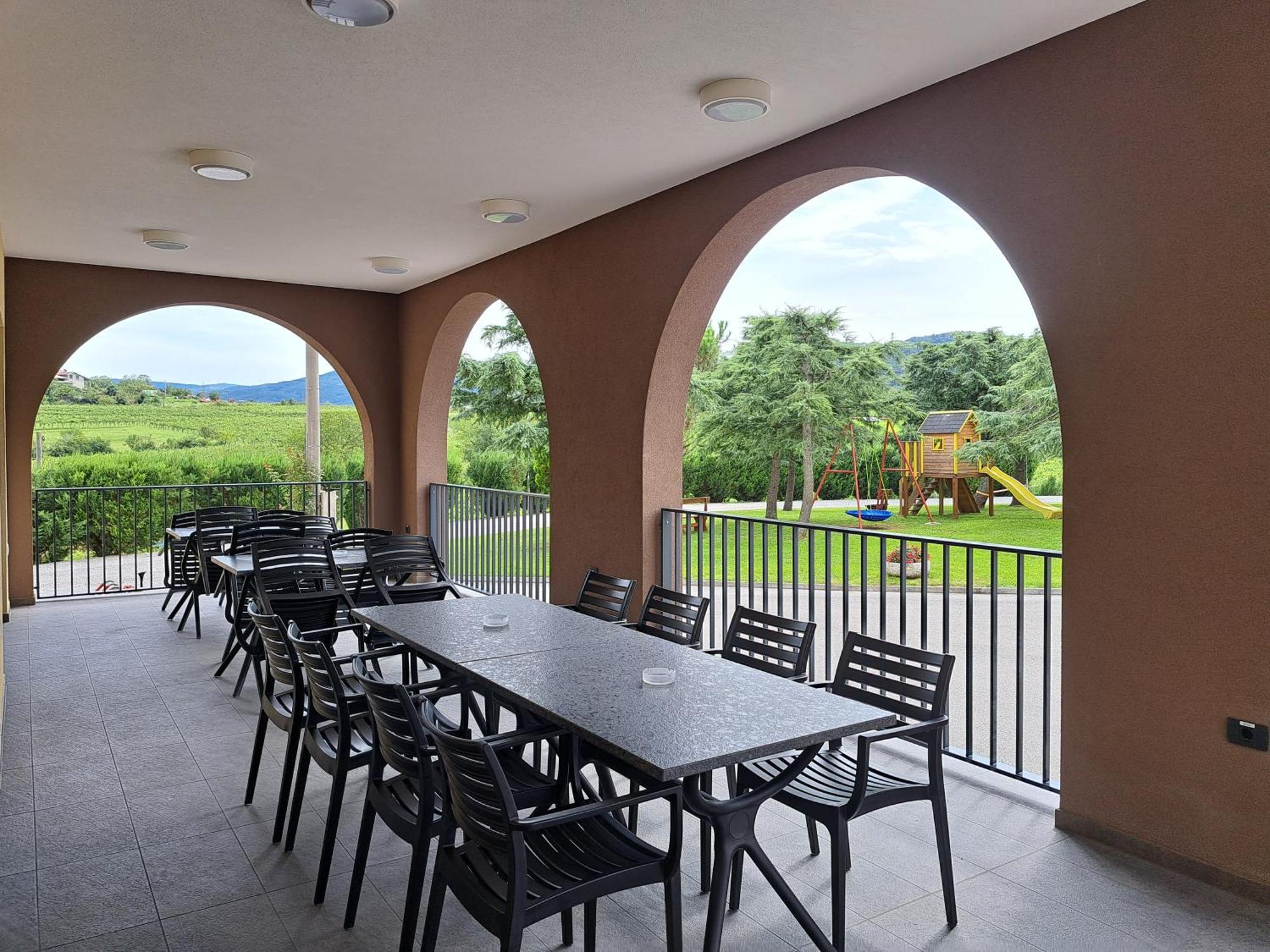 Posestvo Rouna - Winery And Apartments Vipava Luaran gambar