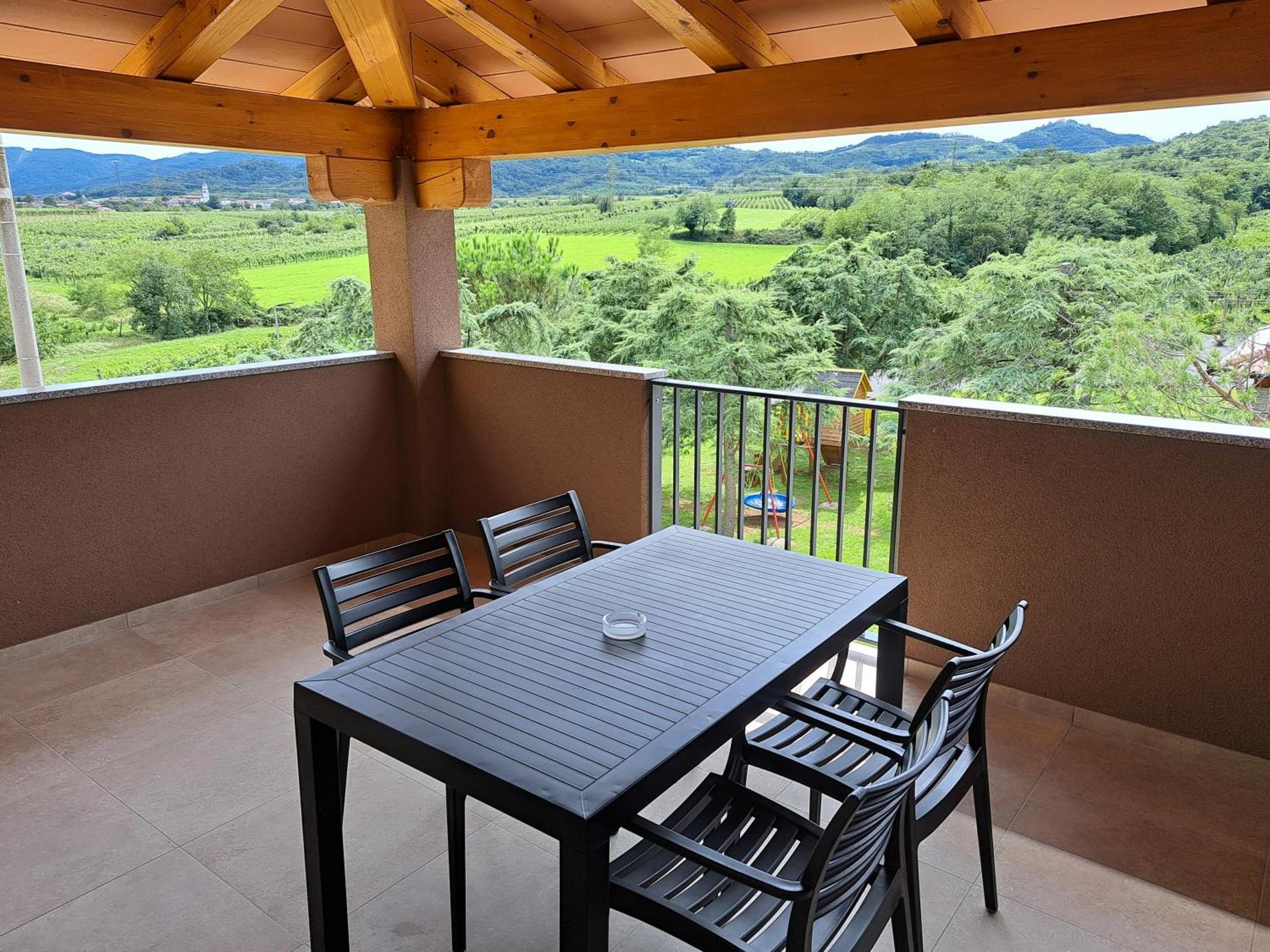 Posestvo Rouna - Winery And Apartments Vipava Luaran gambar
